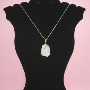 Natural Druzy Geode Necklace Pendant, Multiple Color Options, Thin Chain, Gold, Agate Geode Sparkly Crystal Stainless Steel Neckalce