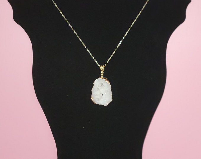 Natural Druzy Geode Necklace Pendant, Multiple Color Options, Thin Chain, Gold, Agate Geode Sparkly Crystal Stainless Steel Neckalce