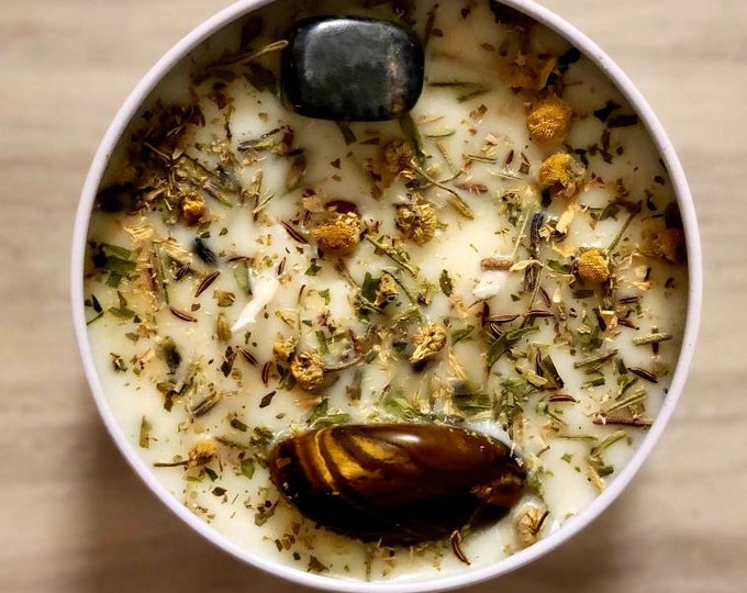 CAPRICORN ZODIAC CANDLE with Tiger's Eye and Sodalite Crystals, Lemon and Spearmint Scented