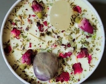 TAURUS ZODIAC CANDLE with Clear Quartz and Amethyst crystals,  Grapefruit and Sandalwood Scented