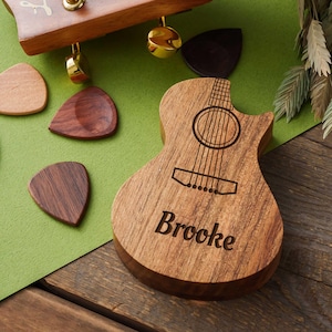 Personalisierte Holz Plektrum Fall, Gravur-Halter-Box für Holz-Plektren, Weihnachtsgeschenk für Musiker Spieler. Personalisiertes Geschenk für Ihn