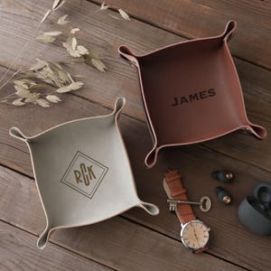 Custom Engraved Leather Valet Tray, Father&#39;s Day Gift for Him, Personalized Gift for Husband, Gift for Dad, Home Decor, Desk Organizer&lt;W&gt;