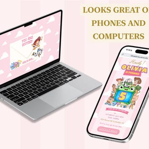 K&ouml;nnte beinhalten: Ein silberner Laptop und ein Smartphone, die eine digitale Geburtstagseinladungsvorlage mit rosa Wolkenhintergrund, Zeichentrickfiguren und dem Text "HOWDY! OLIVIA IS TURNING 5" sowie "LOOKS GREAT ON PHONES AND COMPUTERS" anzeigen.