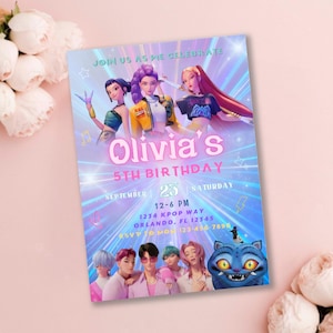 以下が含まれることがあります： アニメーションのキャラクターと「Olivia's 5th Birthday」の文字が入った、カラフルな誕生日招待状。招待状には日付、時間、場所が記載されています。デザインはピンク色の背景に、花の装飾が施されています。