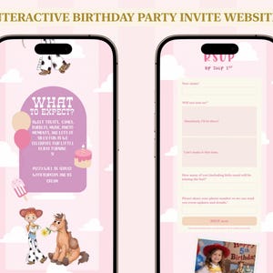 K&ouml;nnte beinhalten: Zwei Smartphones zeigen eine interaktive Website f&uuml;r Geburtstagseinladungen mit rosa Wolkenhintergrund. Die Bildschirme enthalten Text wie WHAT TO EXPECT, RSVP und Party-Details sowie Illustrationen einer Cowgirl-Figur und eines Pferdes.