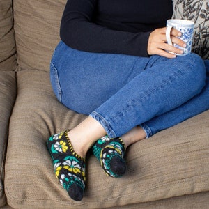 Handmade Floral Ankle Bootie Socks: Stylish Women&#39;s Slippers (EU 35-37.5)