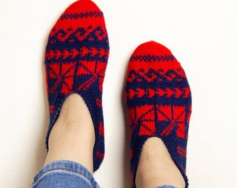 Clove pattern patik, Navy blue red socks, Turkish booties, Slipper pattern, Knit slippers, House slippers. Size: 36eu-38eu. 23cm - 9 Inch