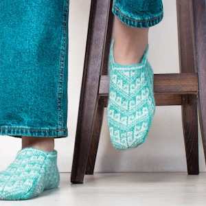 Woven Slipper Socks: Soft Booties for Women