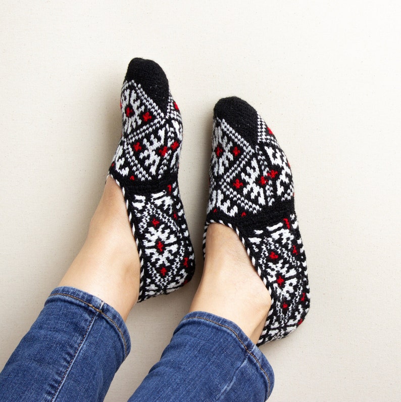 Women's SLIPPER SOCKS At home on a warm winter day. Hand-knitted from wool mixed yarn. Anatolian motif. Size: 35eu-37.5eu. 22cm 8.5 Inch image 6