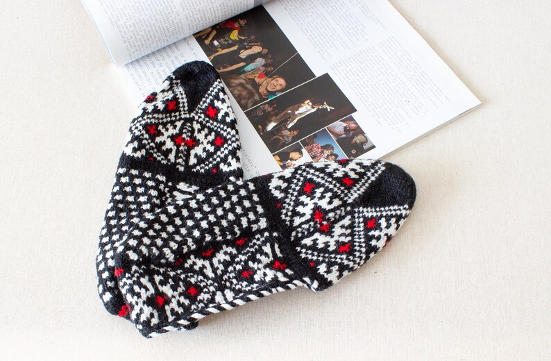 Women's SLIPPER SOCKS At home on a warm winter day. Hand-knitted from wool mixed yarn. Anatolian motif. Size: 35eu-37.5eu. 22cm 8.5 Inch image 4