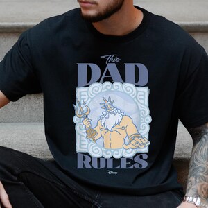 King Triton The Dad Rules Father's Day Shirt, Disney The Little Mermaid T-shirt, Princess Ariel Tee, Birthday Gift, Disneyland Family Trip bild 4
