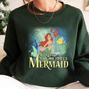 Camiseta vintage de La Sirenita, camiseta de Sirenas y sus amigos, camiseta de la princesa Ariel, vacaciones familiares en Disney, viaje a Disneyland. imagen 3