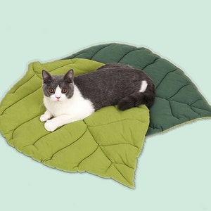 Green Leaf Soft Pet Bed, Double-Sided Two-Color Cushion, Cat Bed, Dog Bed, Pet Bedding, Pet Sleeping Mat, Pet Pad