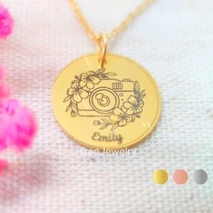 Camera Necklace • Photography Jewelry • Disc Necklace With Name • Nameplate Necklace • Engraved Necklace • Photographer Gift