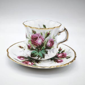 Vintage Hammersley Grandmother&#39;s Rose Teacup & Saucer Set – Fine Bone China, Made in England, Pink Roses, Gold Trim, Collectible Tea Set