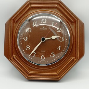 Vintage Junghans Keramik Wanduhr, Hängeuhr mit braunem Quarz, achteckiges Wanddekor, handgefertigt in Deutschland, batteriebetriebene Uhr