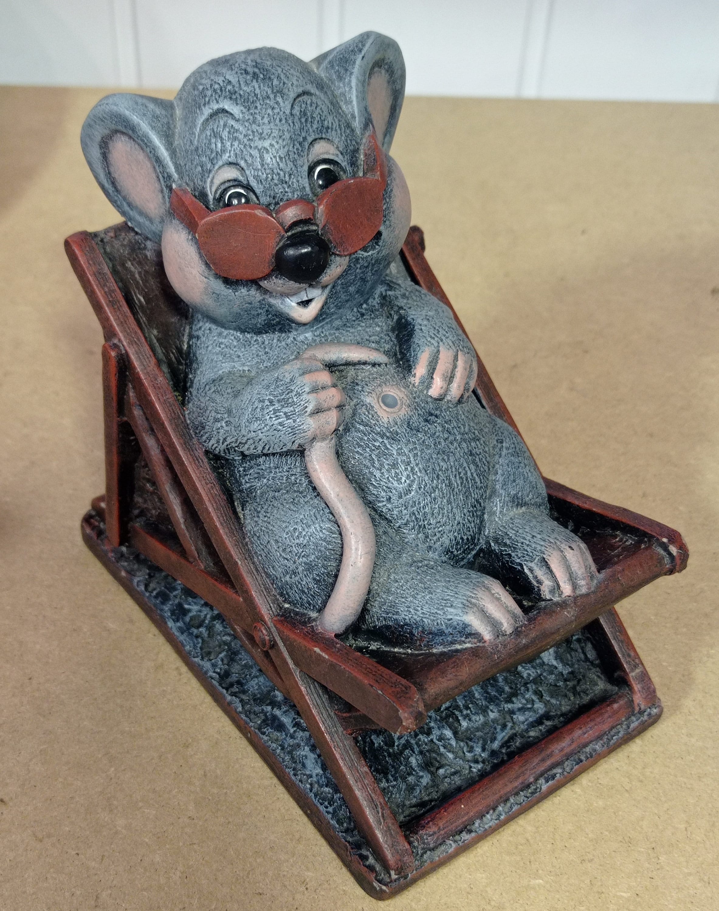 Vintage Rare Gilde Handwerk Mouse Sitting in the Sun Lounger Chair Ceramic  Figurine, Collectable German Mouse With Sunglasses Figurine - Etsy | Skulpturen