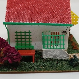 Vintage Vero-Modelle Plastic Siedlerhaus, Mini Settlement House With Arcade Entrance, Pre-Built House Toy With Garden From 1970s With Box
