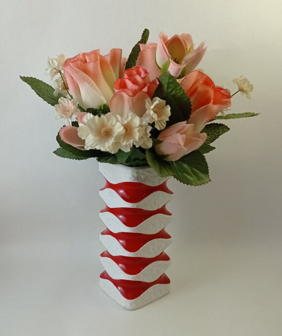 Vintage Small Op Art Royal Porzellan Bavaria KPM Vase,West Germany 1970 Red and White Porcelain Bavaria Handmade Number 640-1 by Ernst Fenzl