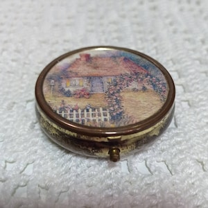 Boîte à pilules vintage, petite boîte, boîte ronde, émail, boîte ronde, boîte à pilules jardin cottage, boîte à pilules en 3 sections, boîte de collection