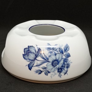 Vintage GPM Porzellan Teekannenwärmer, weißes Teelicht Stövchen, Kerzenhalter, Blaue Blumenmuster Tellerwärmer