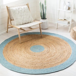Tapis rond en jute fait main : bordure bleu ciel, dimension personnalisée