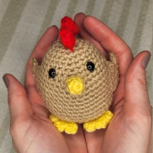 CROCHET PATTERN Laya the Chicken