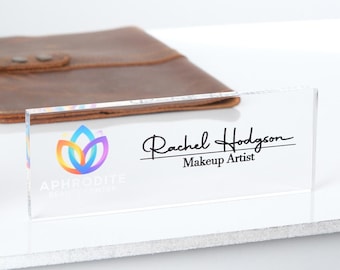 Custom Acrylic Business Name Plaque with Wooden Base: Elegant Desk Decor