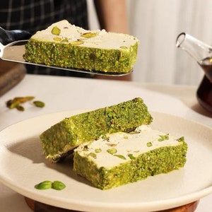 Traditional Tahini Halva with Pistachio, Traditional dessert, Premium Gift, High-Quality Turkish Halva, Turkish Breakfast, 500g-17.63oz