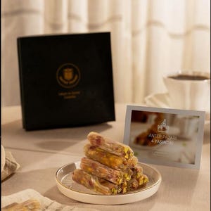Honey Pistachio Turkish Delight: Gourmet Sultan Sweet Treat