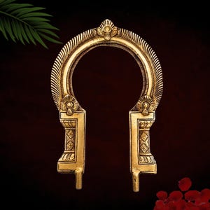 Messing prabhavali-lijst: 7-inch tempelboog, gouden pooja-decor