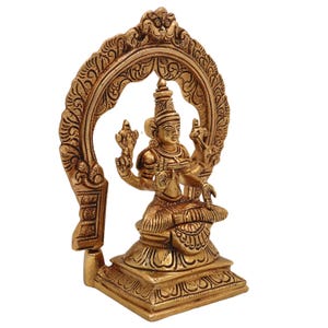 Brass Mookambika Devi Idol: Adi Shakti / Parvati Murti para Pooja y Gifting. imagen 4
