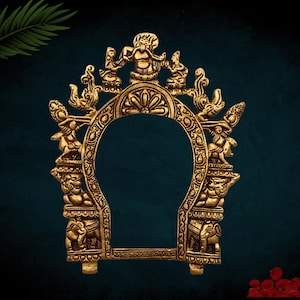 Handgemaakt messing prabhavali-lijst: muurdecoratie hindoetempel (8,5 inch)