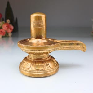 5&quot; Bronce hecho a mano Shiva Lingam, Shivling para Pooja, Shivalinga, Siva Linga - Acabado dorado