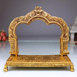 Bhunes Brass Peetha With Prabhavali For God Shinghashan Chowki Peeta Peetalu Peetham Bajot For Temple Sinhasan With Frame Prabhaval, 8 Inch