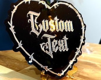 Decoração Gótica Personalizada - Escolha Seu Próprio Texto - Placa de Acrílico em Formato de Coração