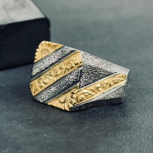 Chic Rhodium Lined Ring - Silver Engraved Statement Piece, Fashionable Accessory, Ideal Valentine&#39;s Day Present