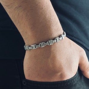Chic Silver Motif Chain Bracelet - 925 Sterling Silver, Latest Trend, Ideal Gift for Fashion Lovers and Trendsetters
