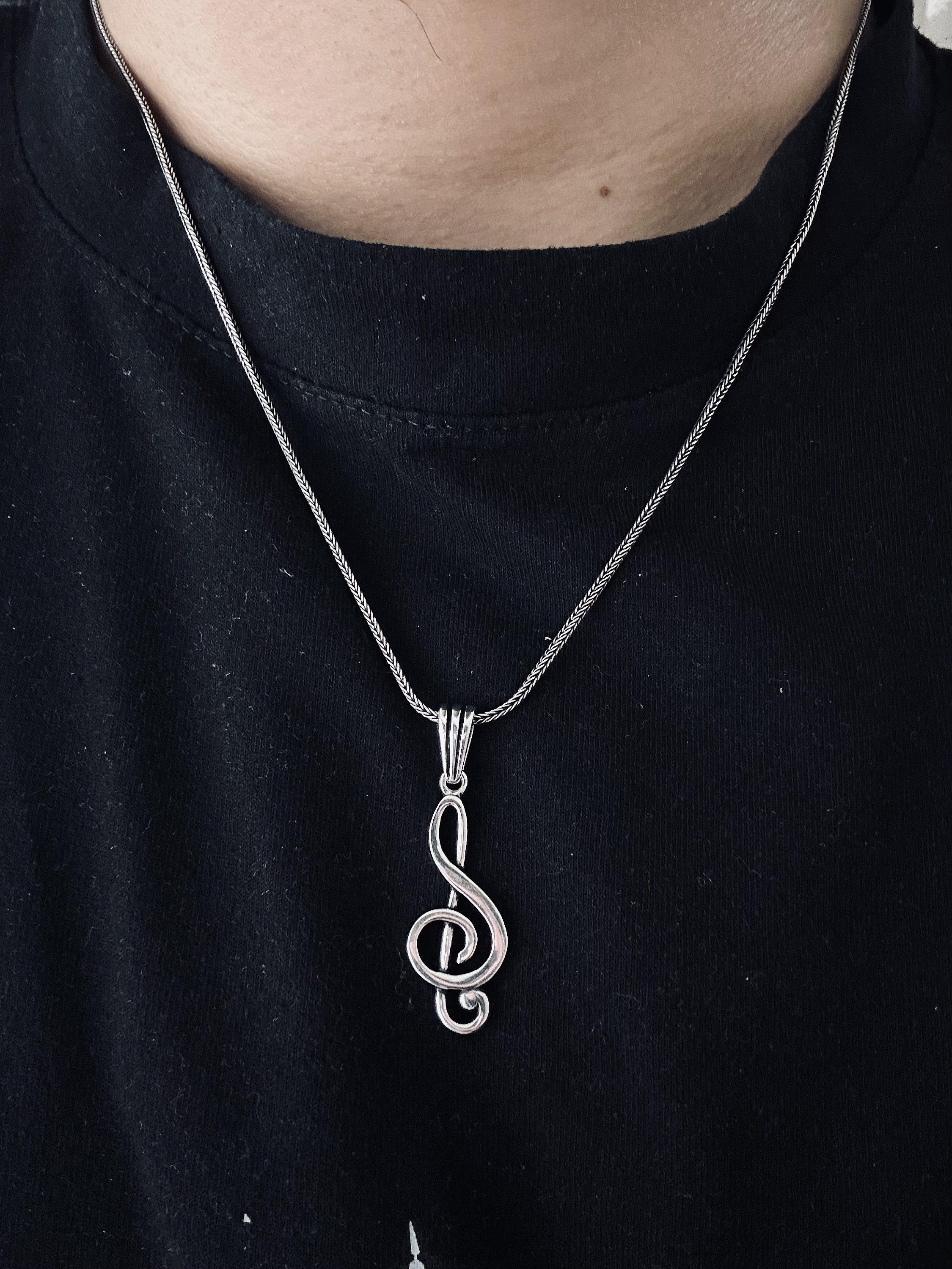 ト音記号シルバーネックレス：音楽愛好家へのギフト - Etsy 日本