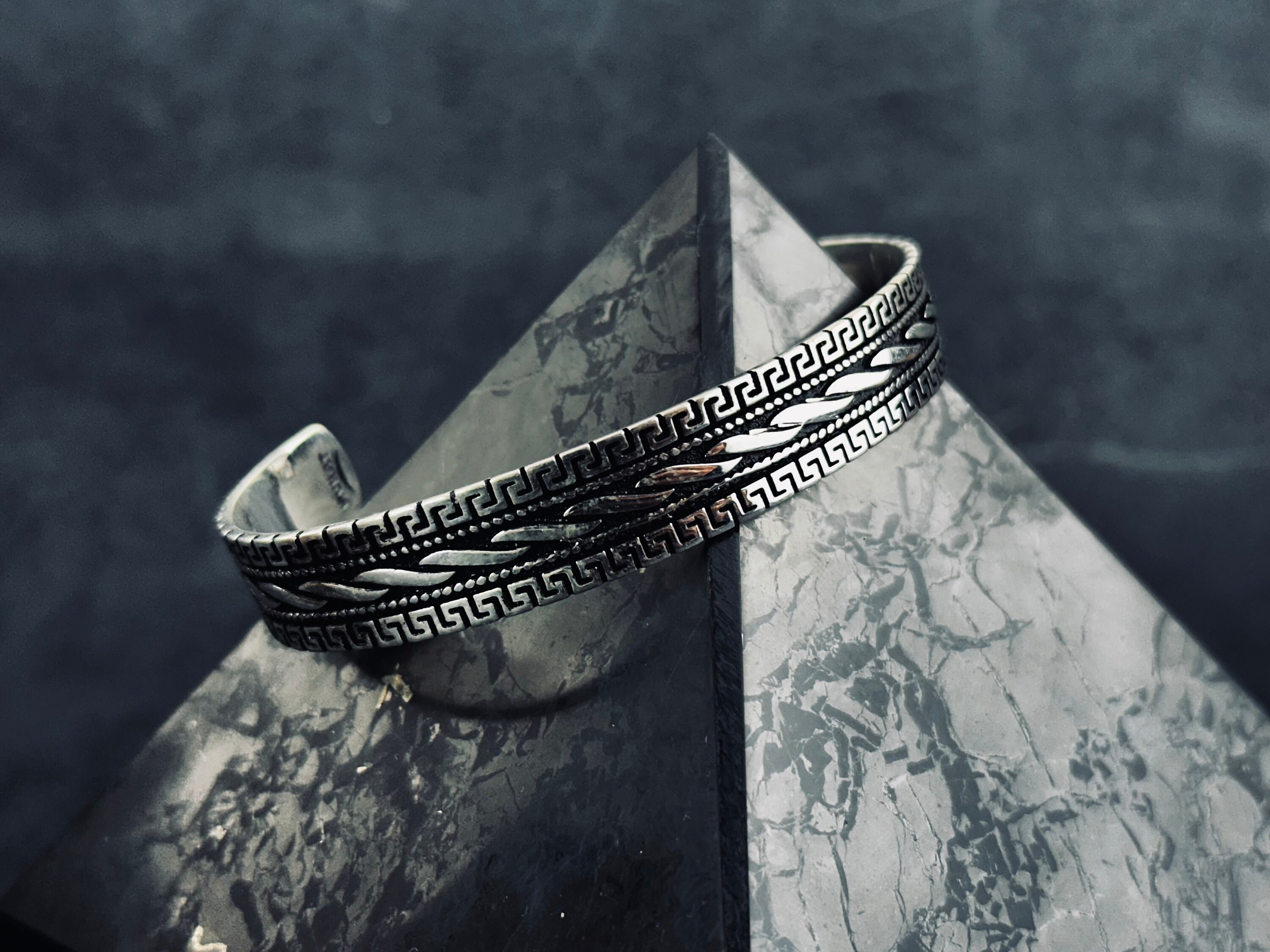 ギリシャ製スターリングシルバーのカフブレスレット、ハンドメイド