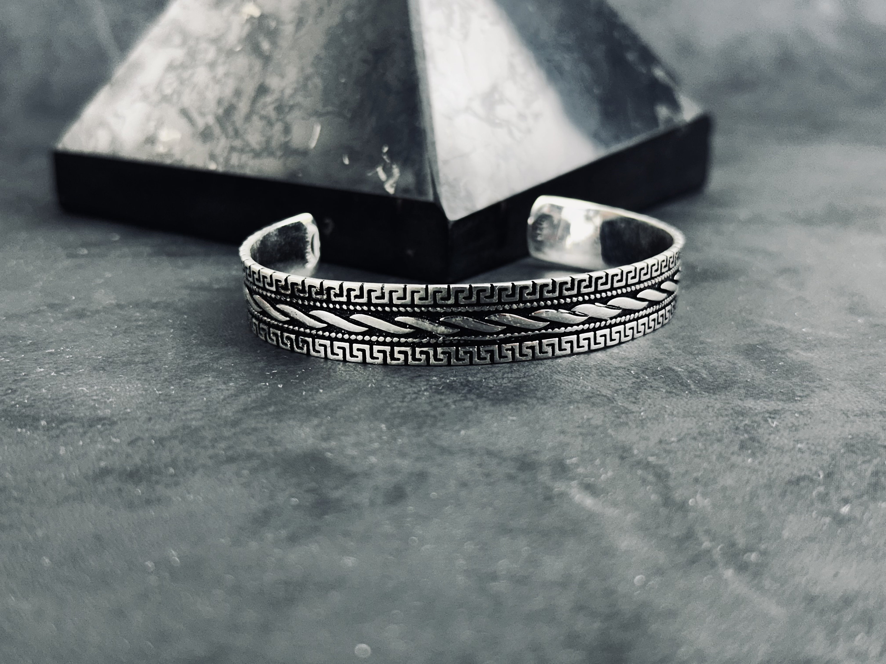 ギリシャ製スターリングシルバーのカフブレスレット、ハンドメイド