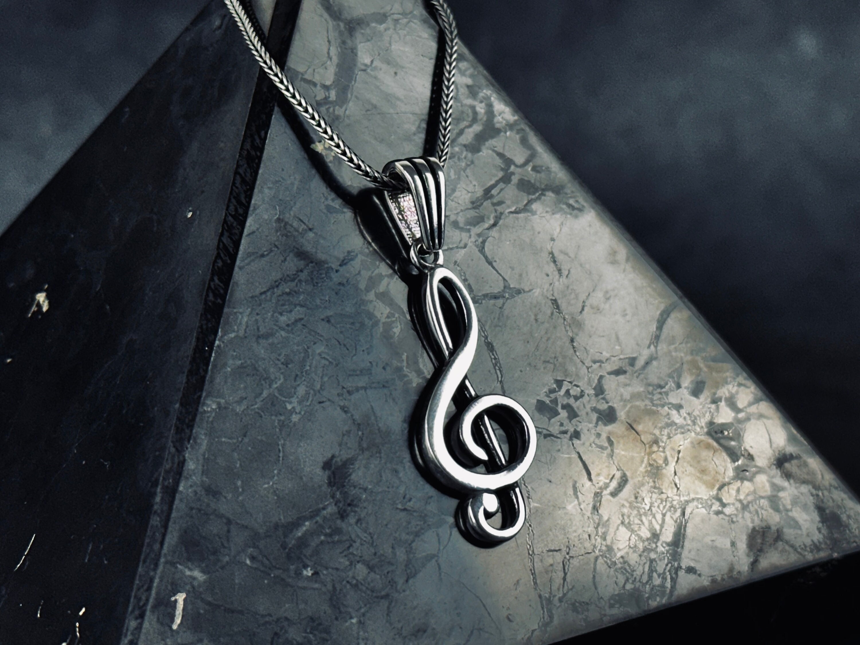 ト音記号シルバーネックレス：音楽愛好家へのギフト - Etsy 日本