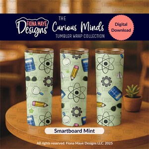 Pode incluir: São apresentados três copos cilíndricos com fundo verde claro. Os copos apresentam um padrão repetitivo de ilustrações com tema científico, incluindo átomos, lápis, calculadoras e engrenagens. O texto "Smartboard Mint" está na parte inferior.
