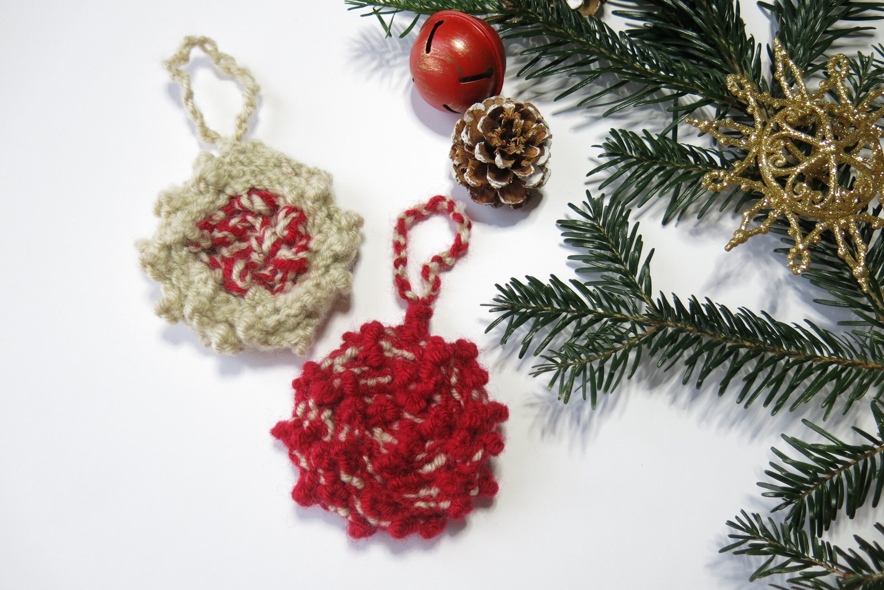 Lot de Deux Décorations en Laine, à Accrocher