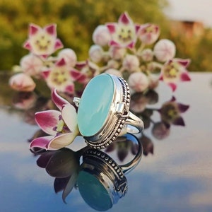 Anello in argento sterling con compartimento in calcedonio color acquamarina fatto a mano