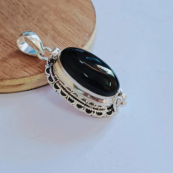 Pendentif boîte empoisonnée en onyx noir, boîte à pilules antique, médaillon vintage, compartiment secret fait main en argent sterling 925, cadeau pour elle