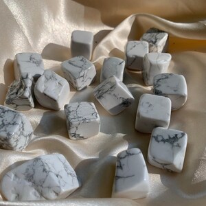 Cubi di Howlite - Cristalli curativi naturali per alleviare lo stress e la meditazione