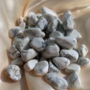 Howlite Mini Tumbles - Natural Healing Crystals for Stress Relief & Meditation