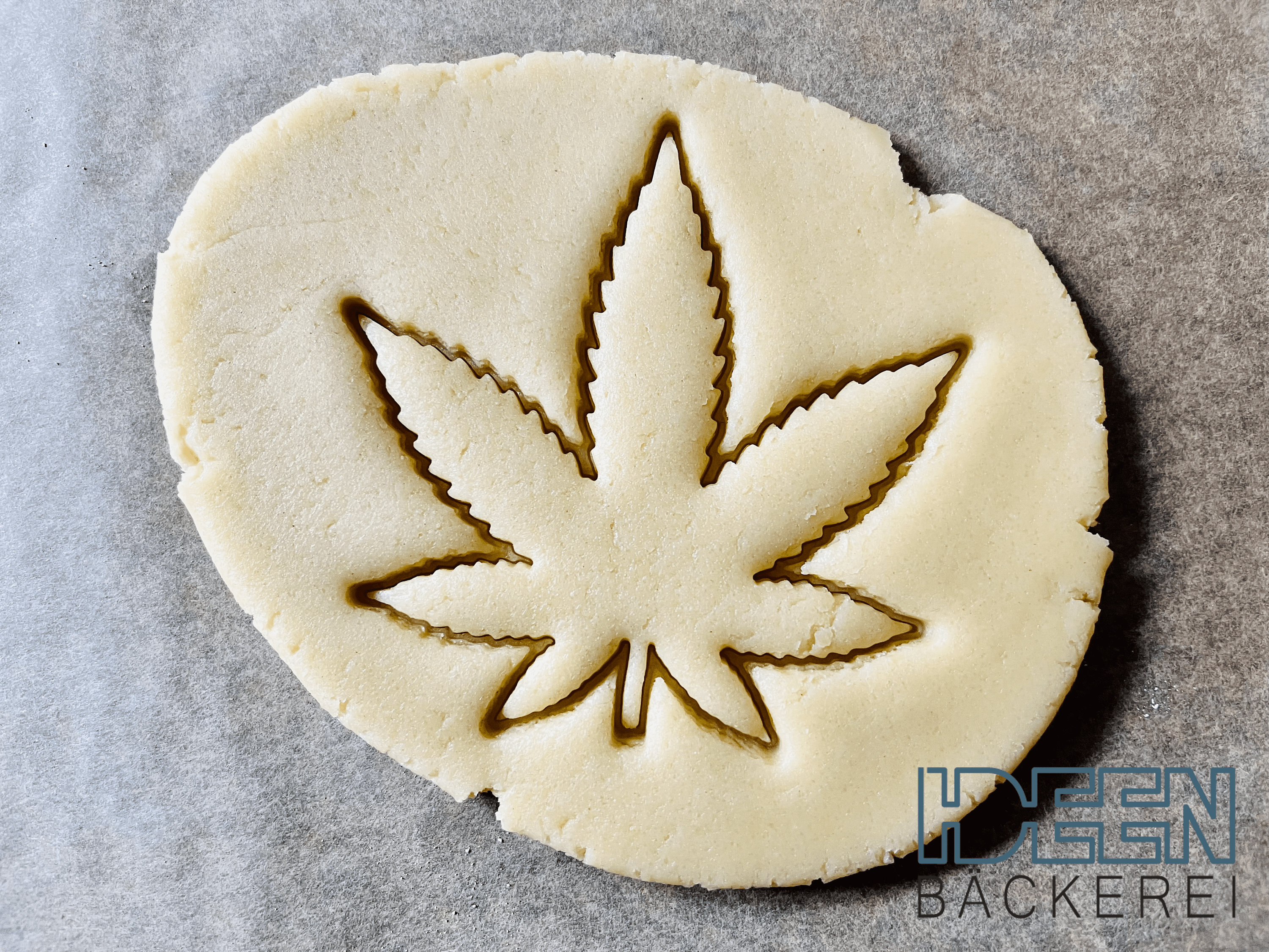 MIJOMA Ausstechformen 2er Set Cannabisblatt – Keks-Ausstecher