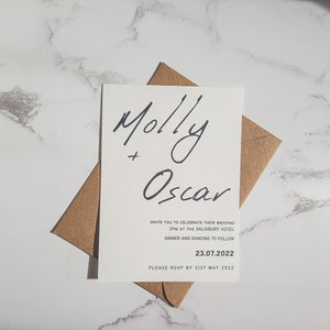 Moderne huwelijksuitnodigingen, minimale bruiloft uitnodigingssuite, klassieke bruiloft, gedrukte 5 x 7 inch unieke bruiloft uitnodigingsset